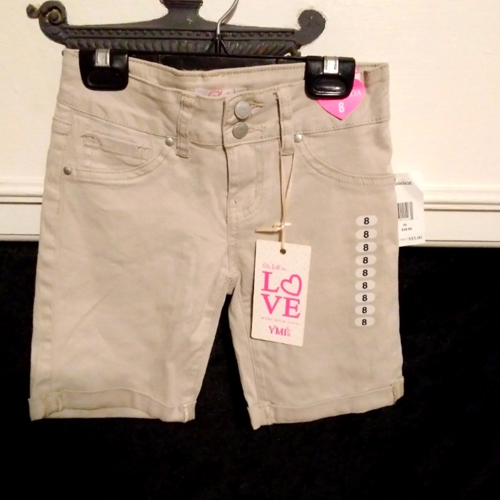 🌻🌻 Girls khaki shorts.